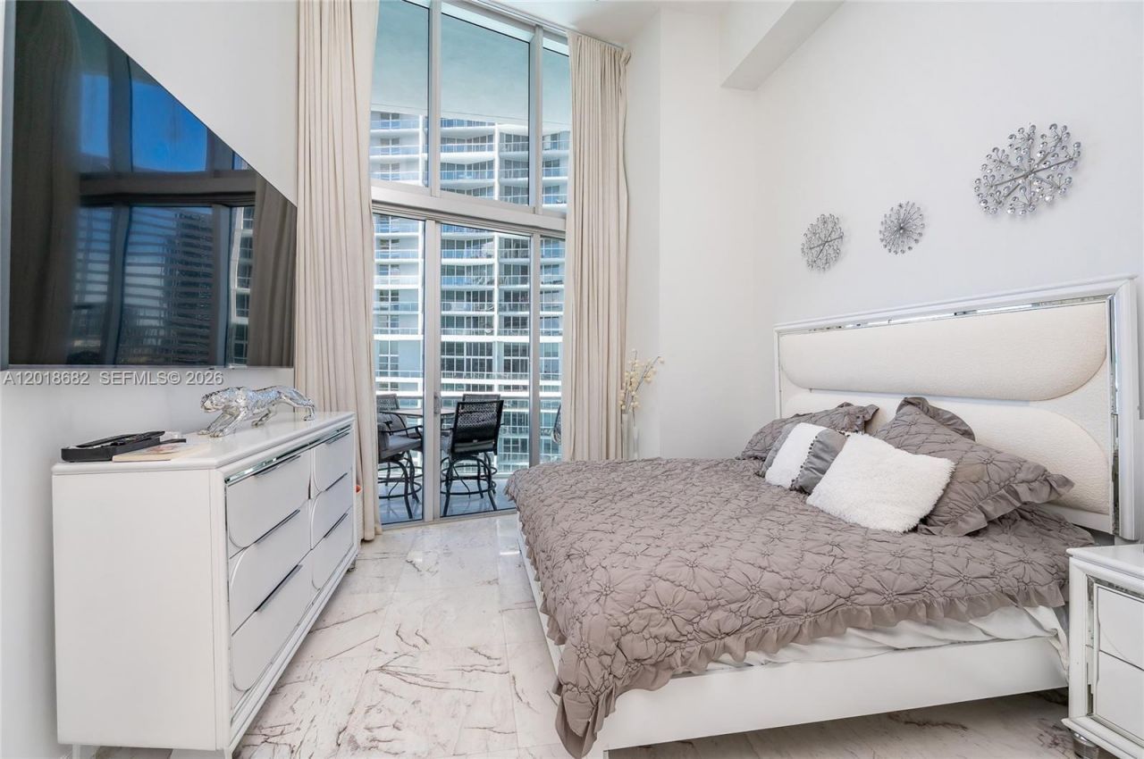 475 Brickell Ave, Unit 2209, Miami, FL 33131 Photo