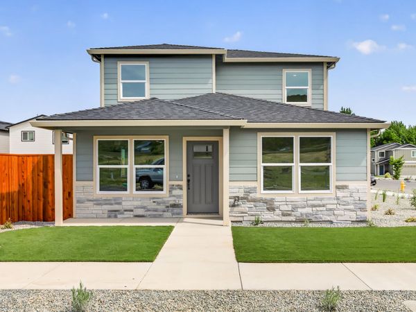 952 Honey Bee Street, Medford, OR 97501
