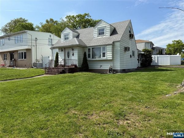 65 Hamilton Avenue, ELMWOOD PARK, NJ 07407