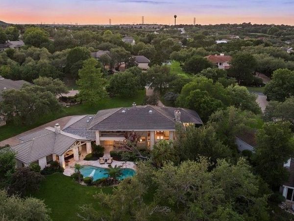 5 CHAMPIONSHIP DR, The Hills, TX 78738