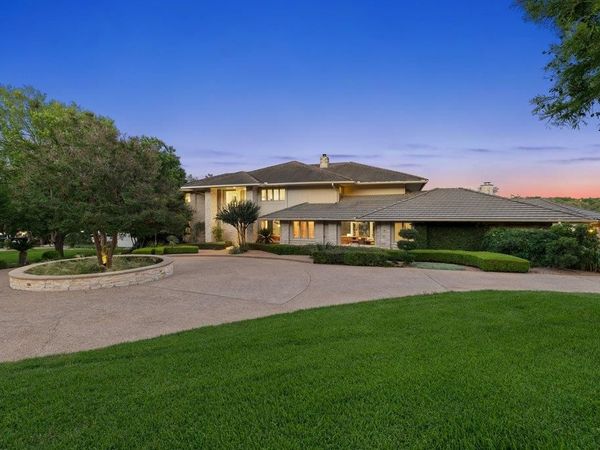 5 CHAMPIONSHIP DR, The Hills, TX 78738