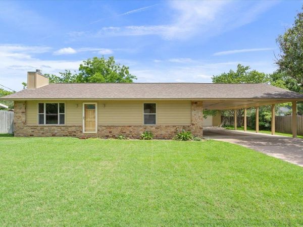 1115 Hackberry DR, Marble Falls, TX 78654