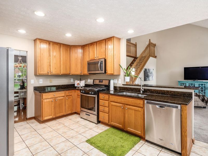 6641 Wisteria Circle, Dublin, OH 43016 Photo 13