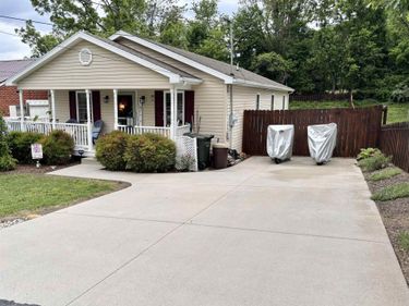 341A CAMPBELL ST, STAUNTON, VA 24401