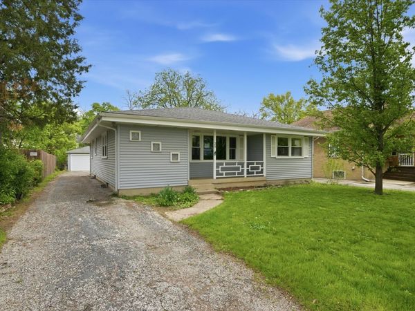 25 S Illinois Avenue , Villa Park, IL 60181