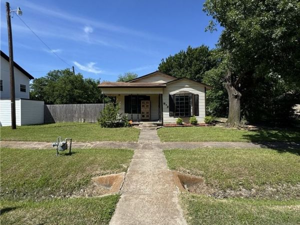 803 Ripley Street , Ennis, TX 75119