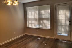1209 Glendevon Circle photo 4