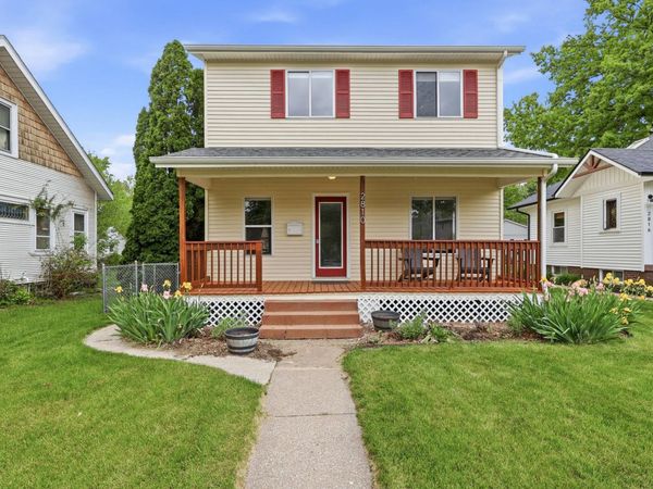 2810 Middle Road , Davenport, IA 52803
