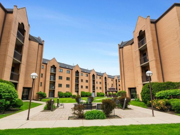 7410 W Lawrence Avenue , Unit 218, Harwood Heights, IL 60706