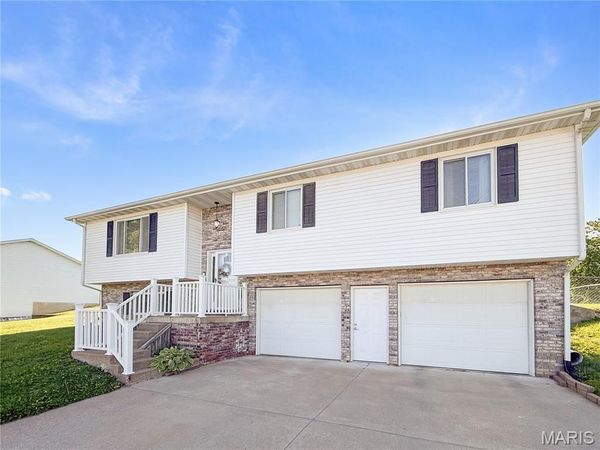 67 Meadows Rd , Hannibal, MO 63401
