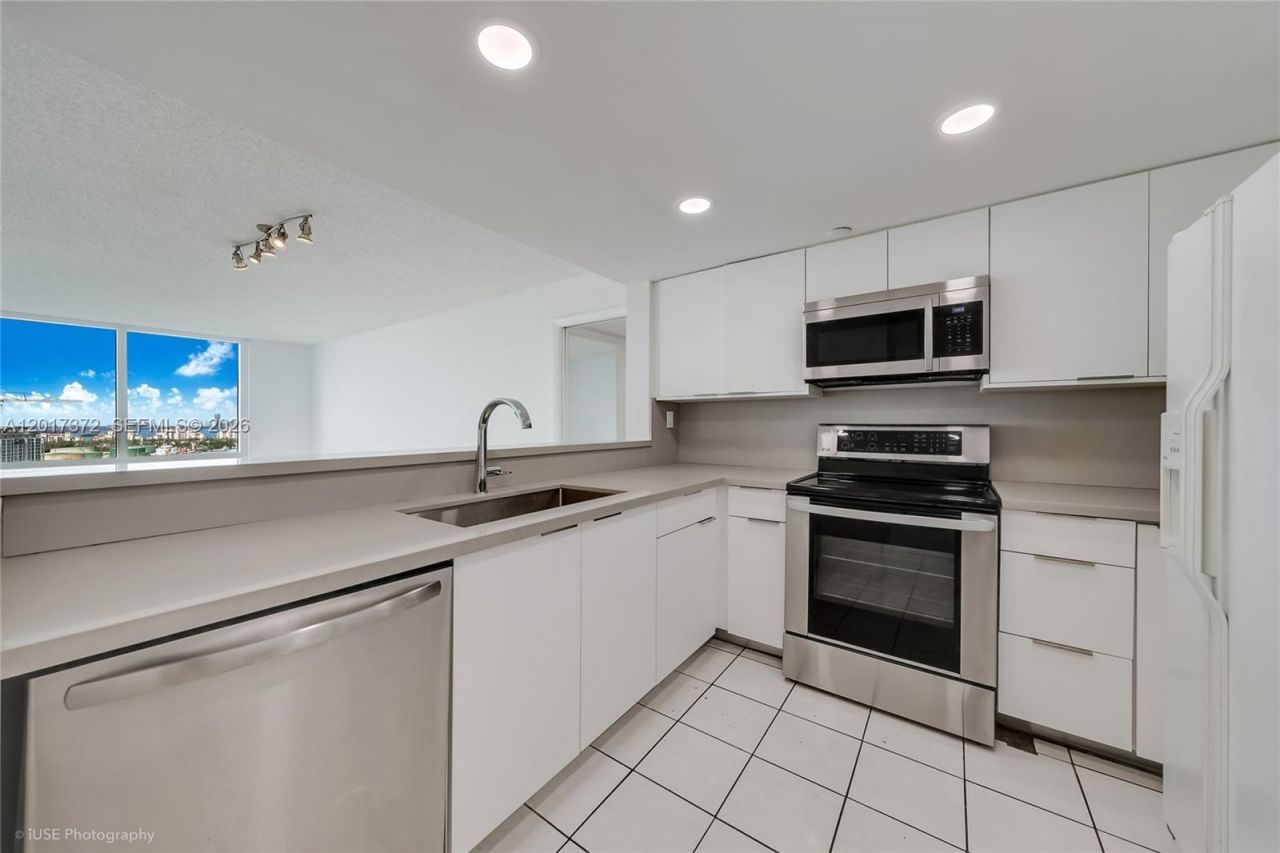 400 S Pointe Dr, Unit 1801, Miami Beach, FL 33139 Photo