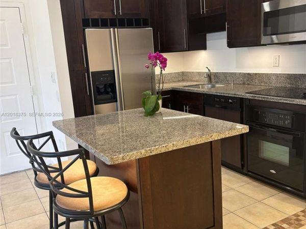 7160 NW 179th St, Unit 302, Hialeah, FL 33015