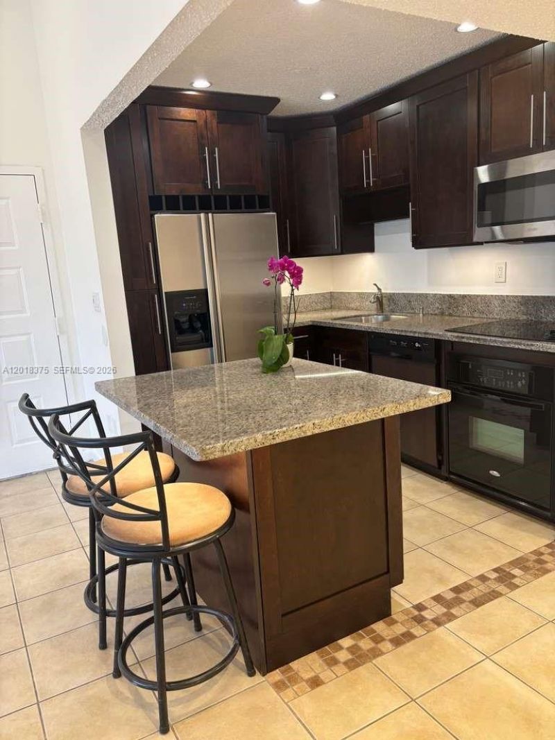 7160 NW 179th St, Unit 302, Hialeah, FL 33015 Photo
