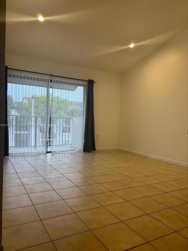 7160 NW 179th St, Unit 302, Hialeah, FL 33015 Photo