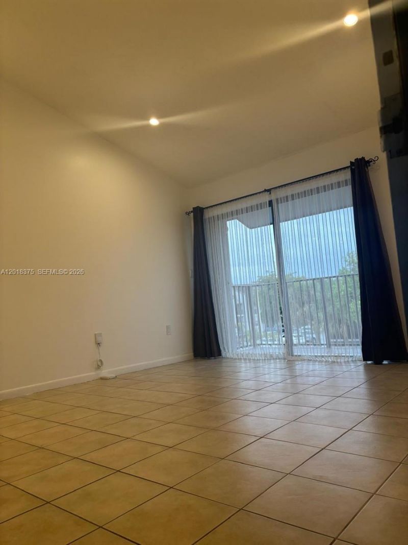 7160 NW 179th St, Unit 302, Hialeah, FL 33015 Photo