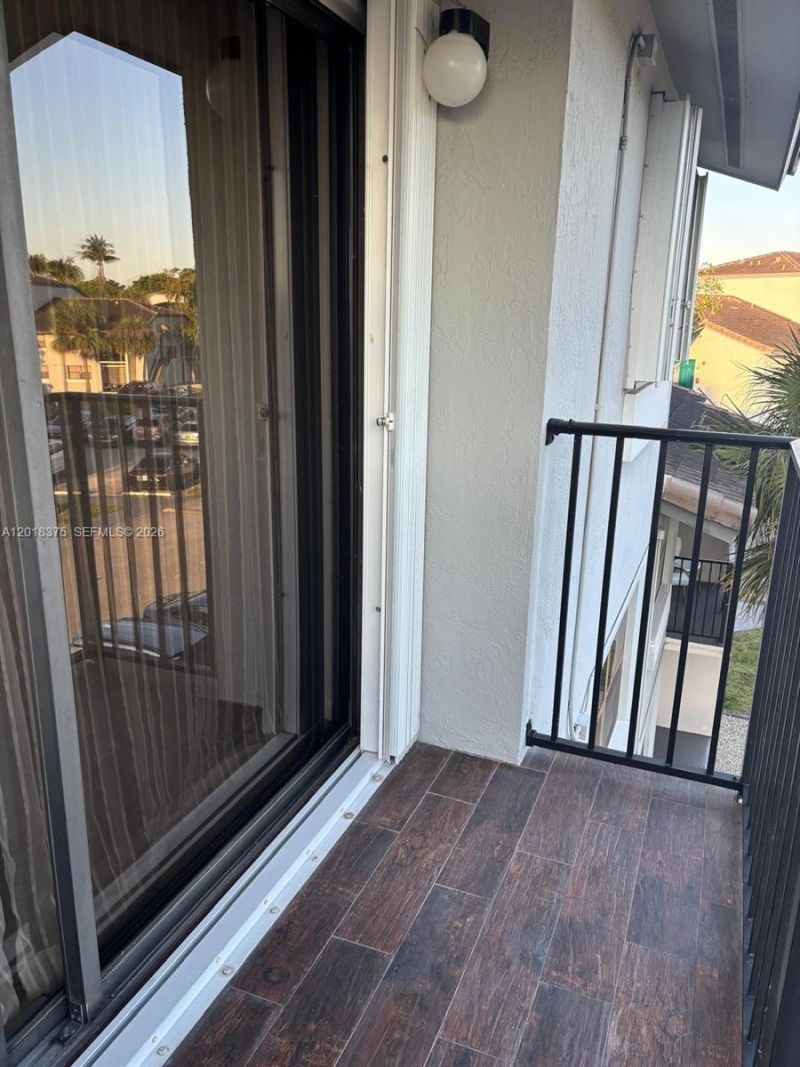 7160 NW 179th St, Unit 302, Hialeah, FL 33015 Photo