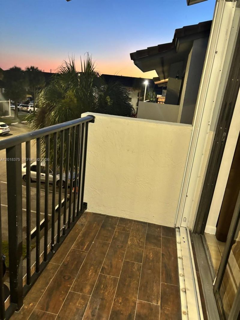 7160 NW 179th St, Unit 302, Hialeah, FL 33015 Photo
