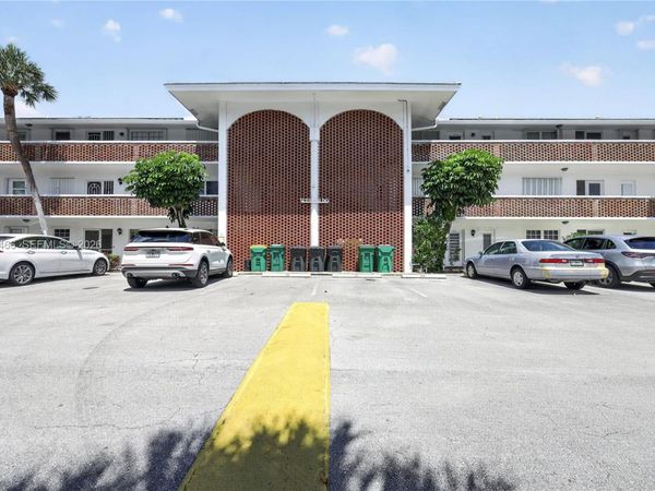 2050 NE 39th St, Unit W112, Lighthouse Point, FL 33064