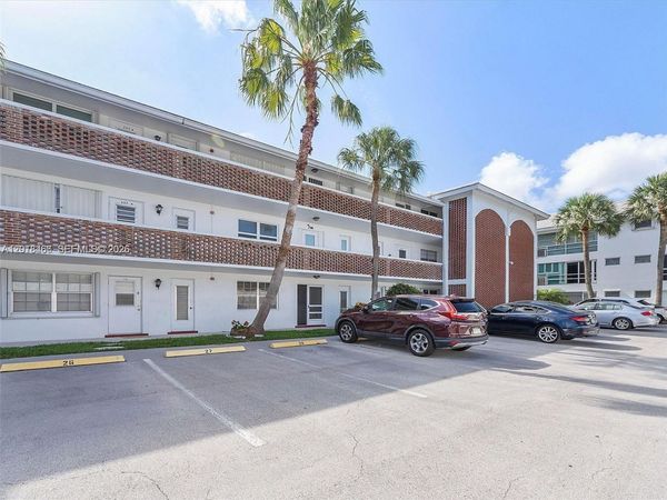 2050 NE 39th St, Unit W112, Lighthouse Point, FL 33064