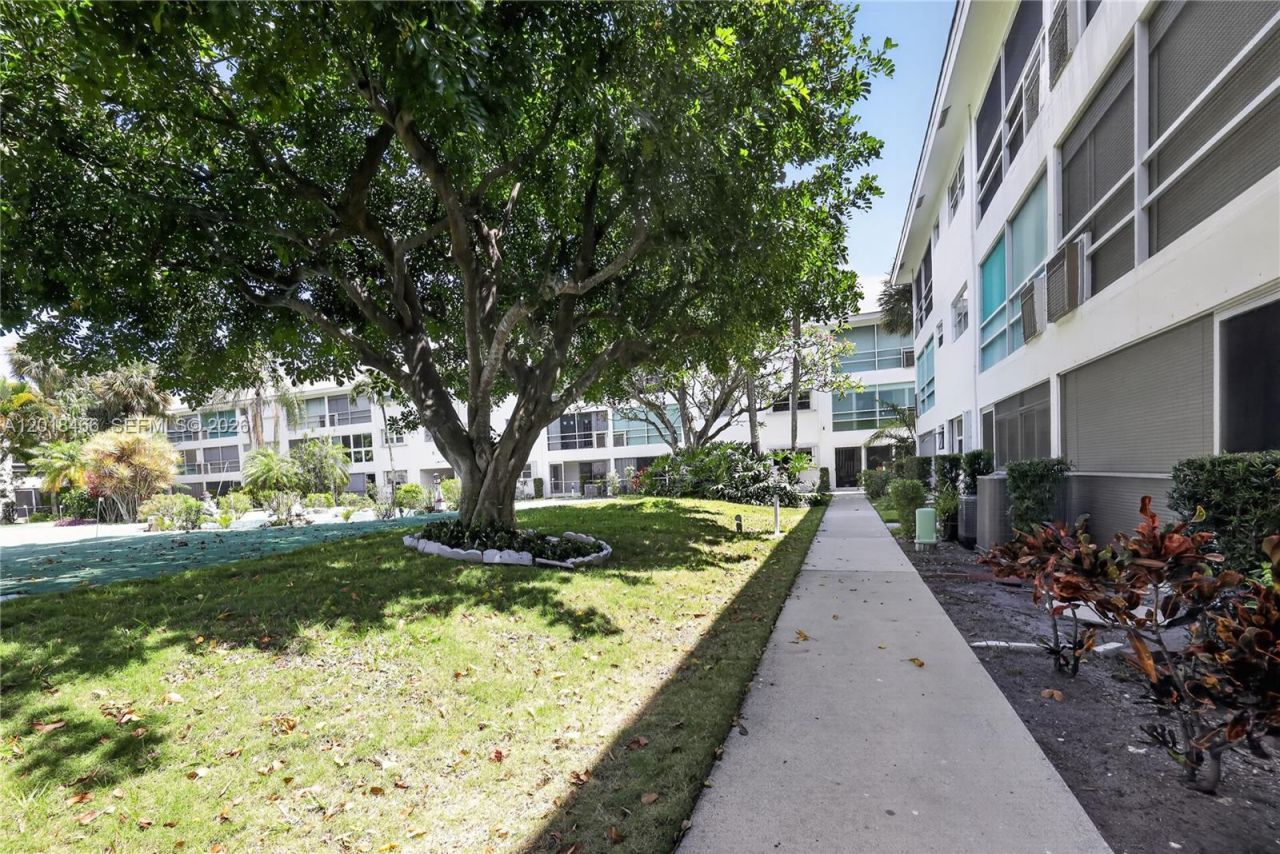 2050 NE 39th St, Unit W112, Lighthouse Point, FL 33064 Photo