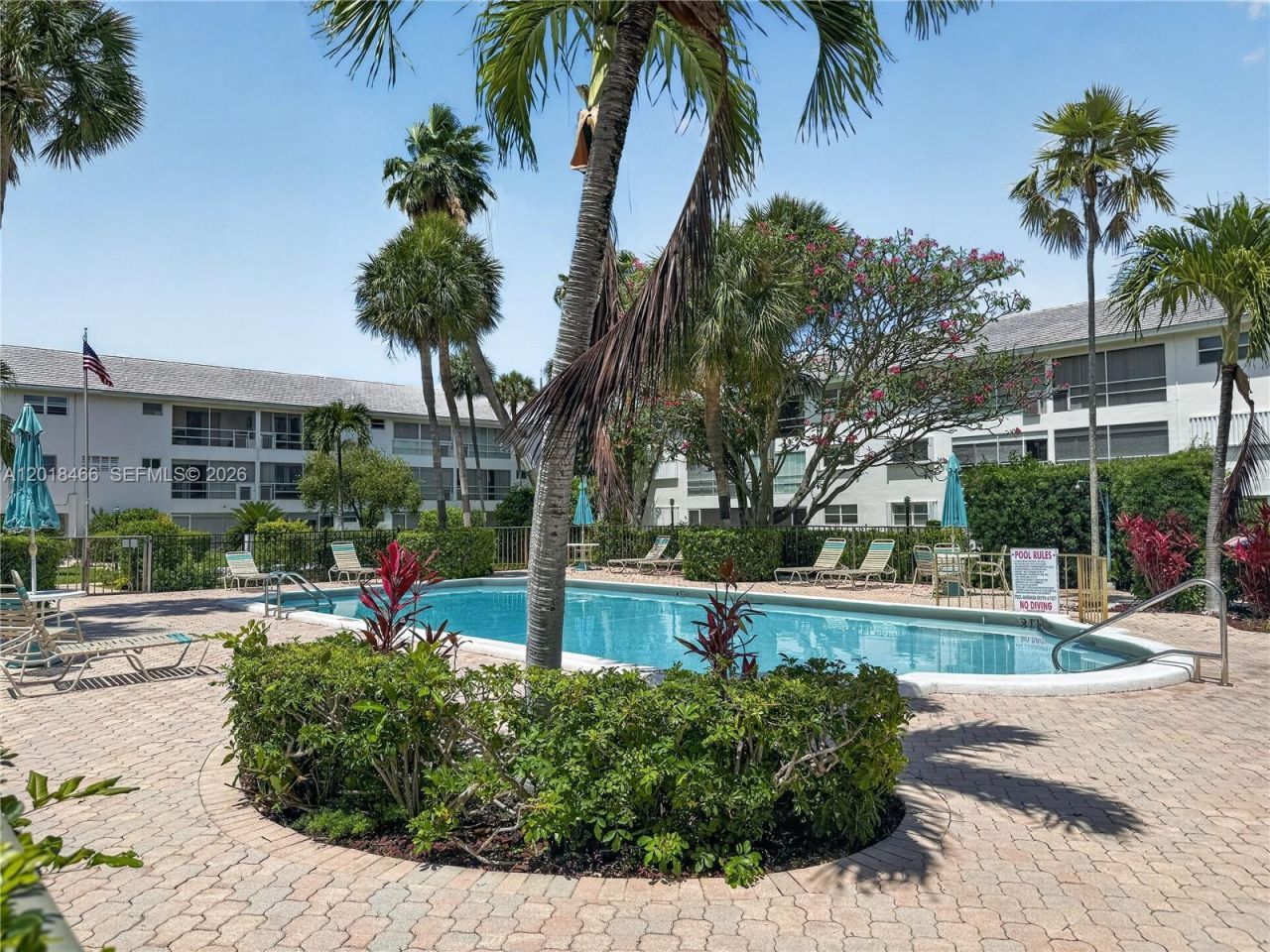 2050 NE 39th St, Unit W112, Lighthouse Point, FL 33064 Photo