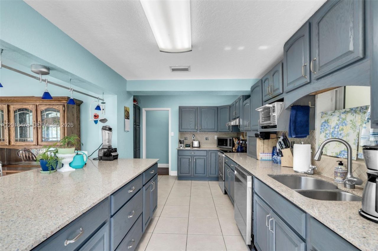 14150 NW 1st Ave, Miami, FL 33168 Photo