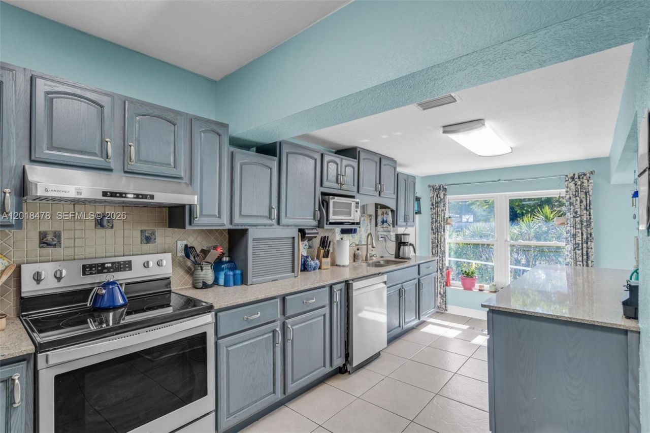 14150 NW 1st Ave, Miami, FL 33168 Photo