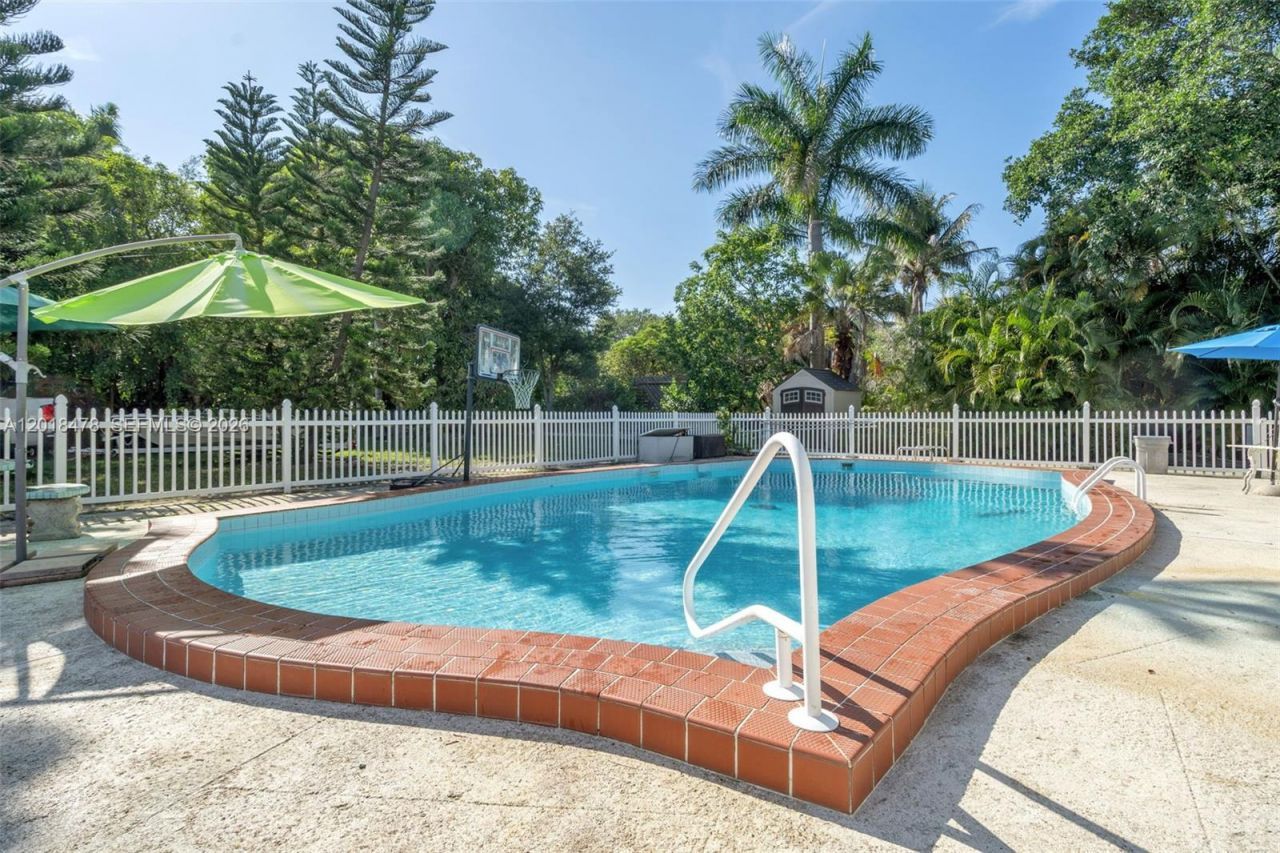 14150 NW 1st Ave, Miami, FL 33168 Photo
