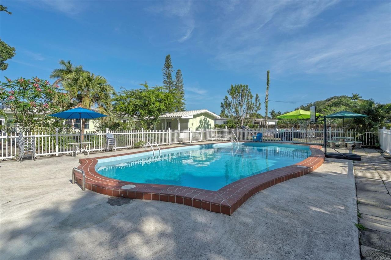 14150 NW 1st Ave, Miami, FL 33168 Photo