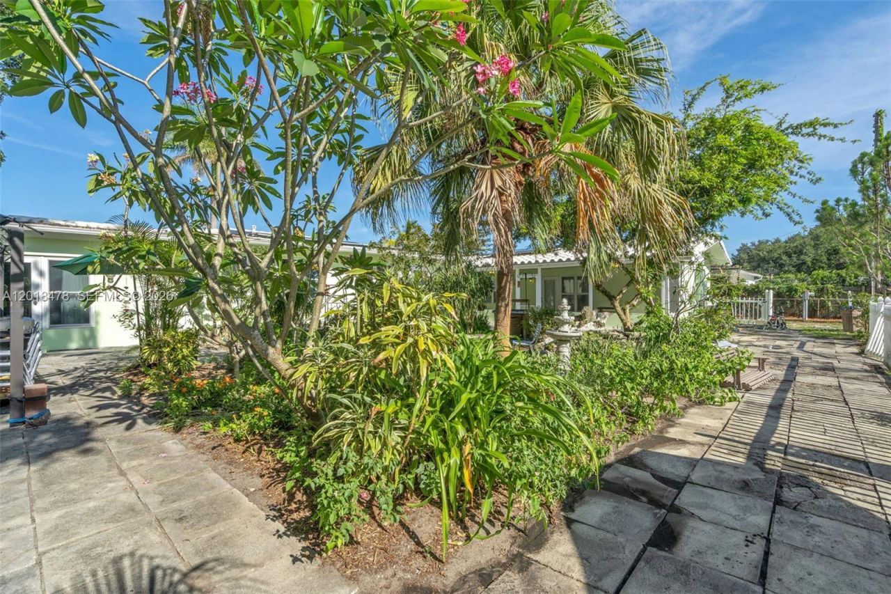 14150 NW 1st Ave, Miami, FL 33168 Photo