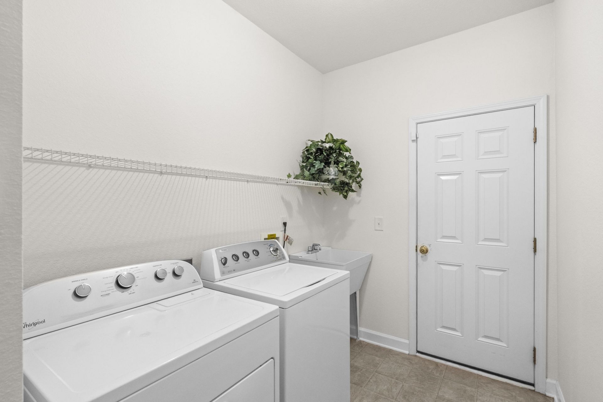 823 Brookline Dr. Photo 37