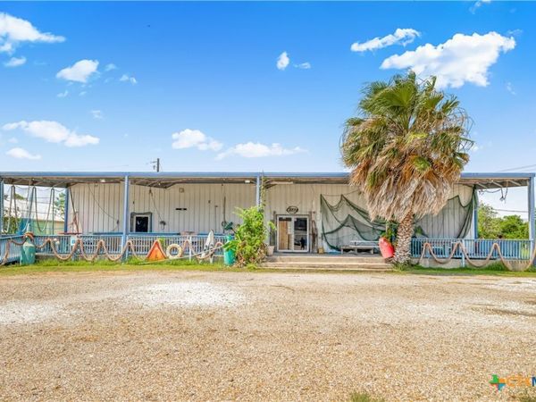 314 & 304 W Broadway Avenue, Seadrift, TX 77983