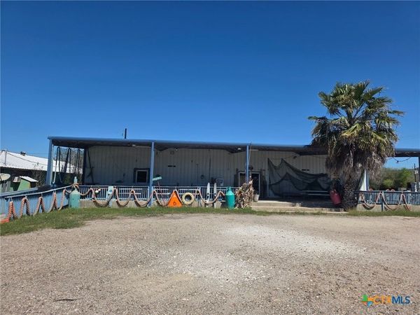 314 & 304 W Broadway Avenue, Seadrift, TX 77983