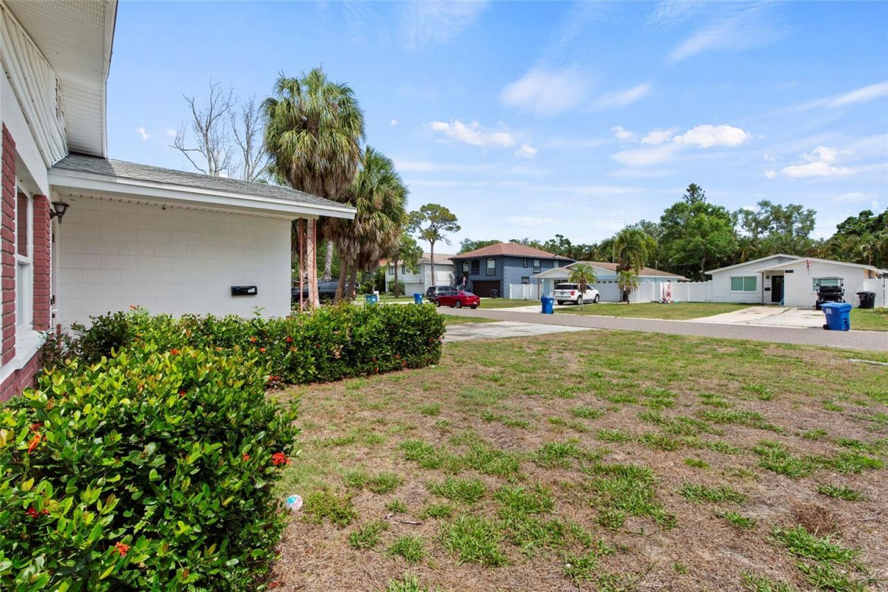1735 Mississippi Avenue Ne, Saint Petersburg, FL 33703 Photo