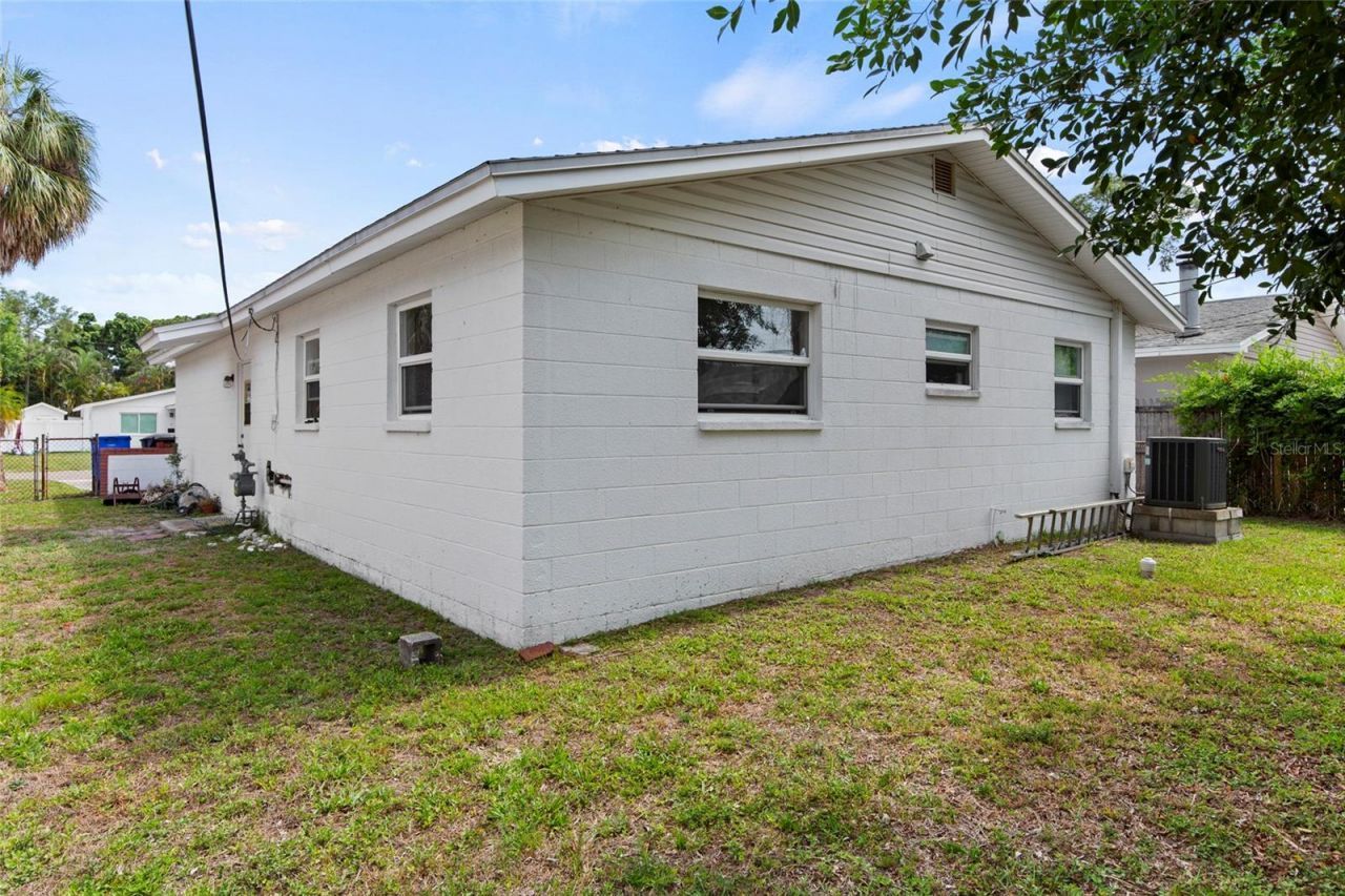 1735 Mississippi Avenue Ne, Saint Petersburg, FL 33703 Photo