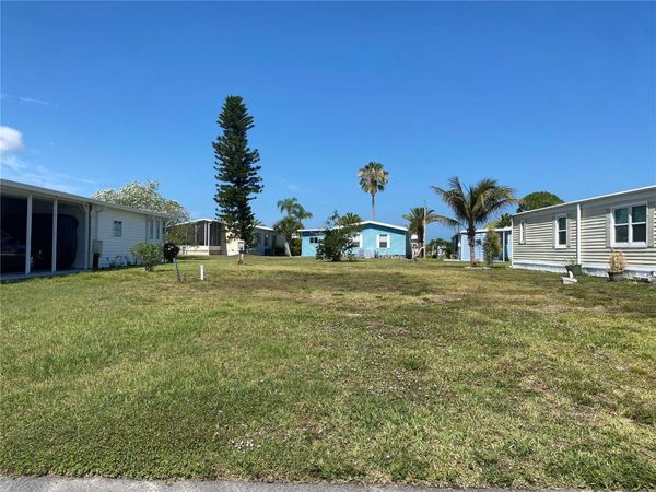 530 PARKWOOD AVENUE , NORTH PORT, FL 34287