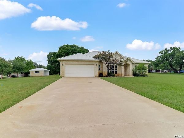 416 Highland Drive, Highland Haven, TX 78654