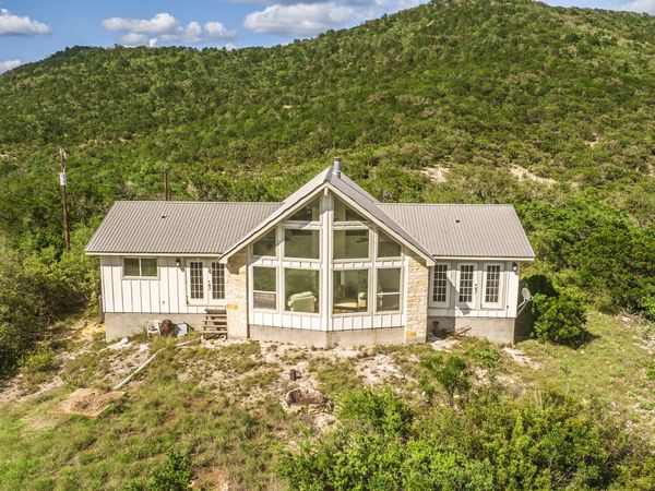 992 Bunk Road, Utopia, TX 78884