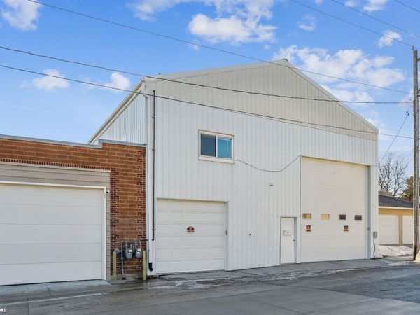 106 NW 1st Ave, Waukon, IA 52172