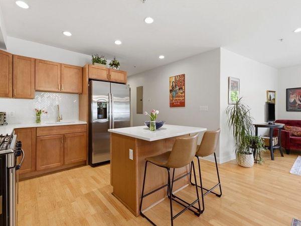 135 Willow Ave, Unit 4, Somerville, MA 02144