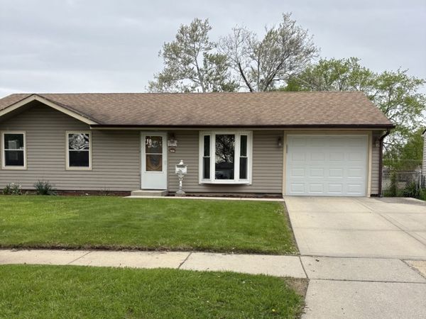 302 RIDGE Circle , Streamwood, IL 60107