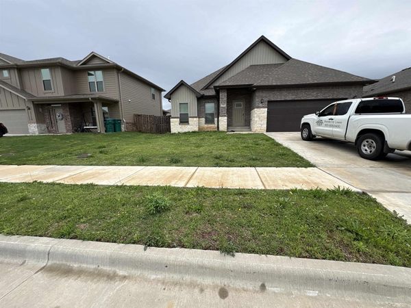 2100 Periwinkle Place , Centerton, AR 72719