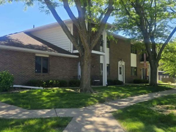 1112 49th Street, Unit 2, West Des Moines, IA 50266