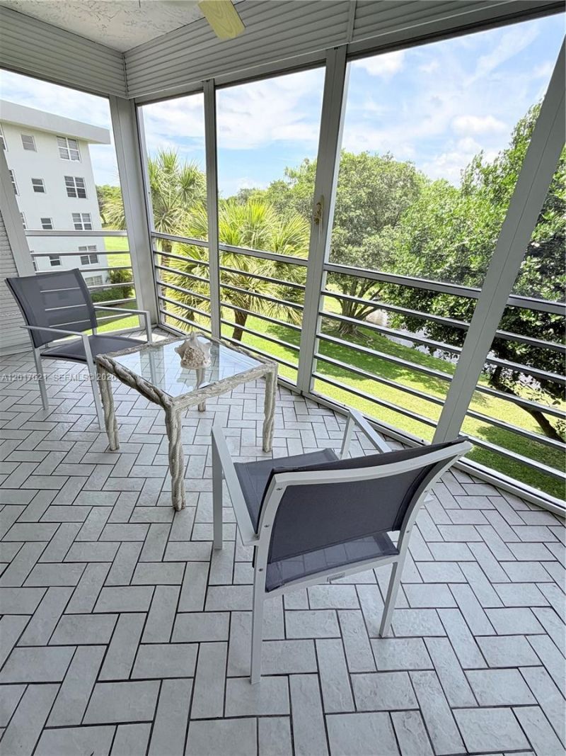 4020 W Palm Aire Dr , Unit 403, Pompano Beach, FL 33069 Photo