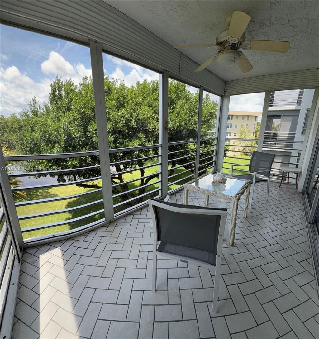 4020 W Palm Aire Dr , Unit 403, Pompano Beach, FL 33069 Photo