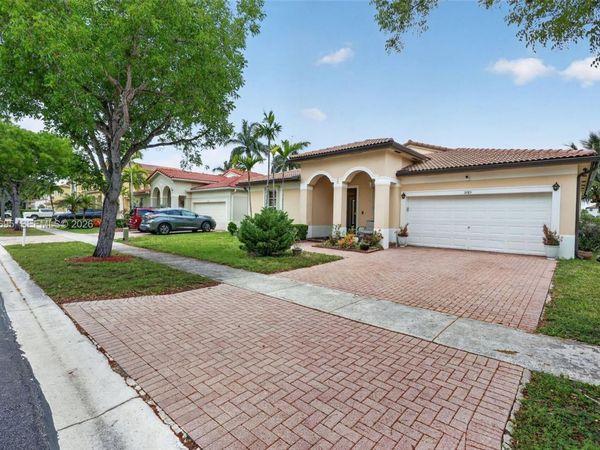 3985 NE 15th St , Homestead, FL 33033