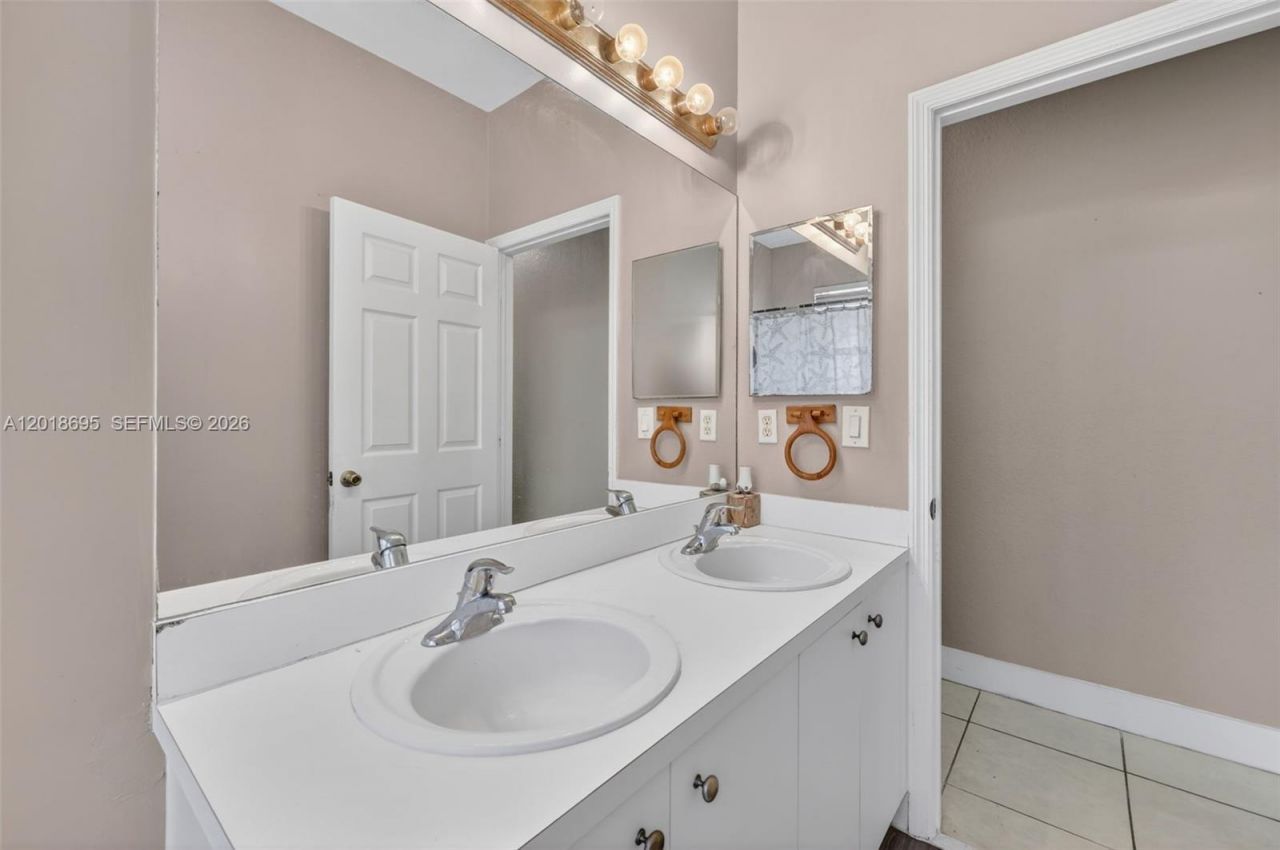 3985 NE 15th St , Homestead, FL 33033 Photo