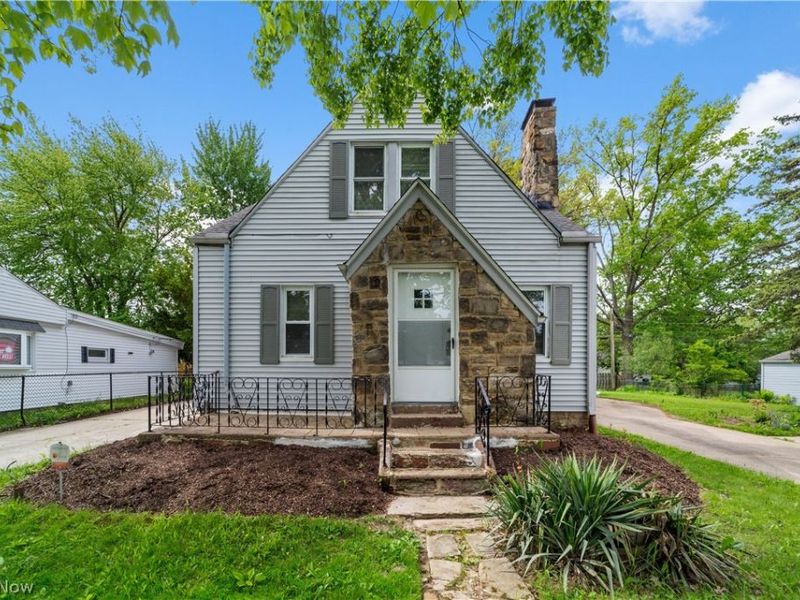 5688 Shawnee Drive, Lyndhurst, OH 44124 Photo 1