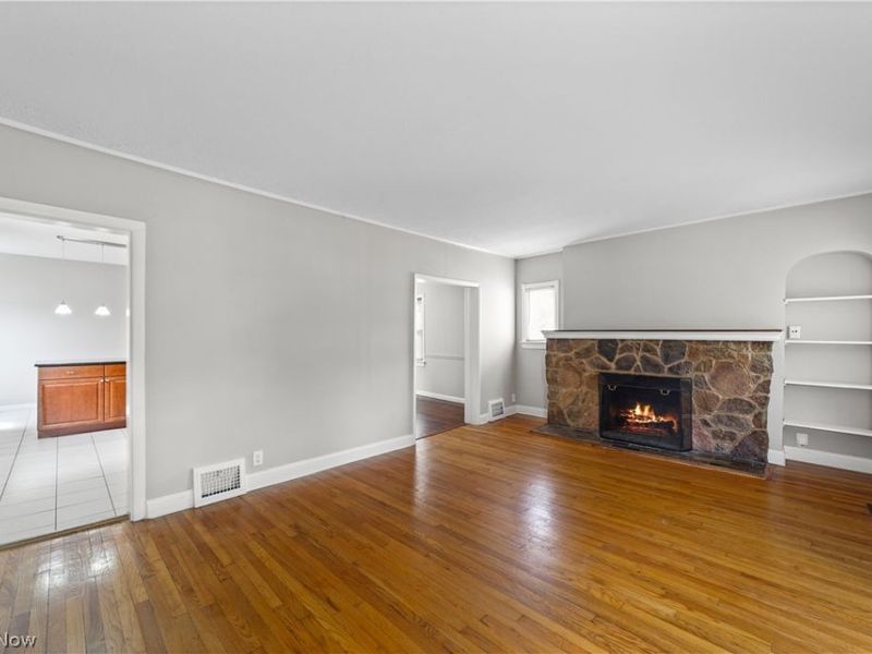 5688 Shawnee Drive, Lyndhurst, OH 44124 Photo 2