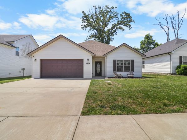 1286 Magnum Dr, Clarksville, TN 37040